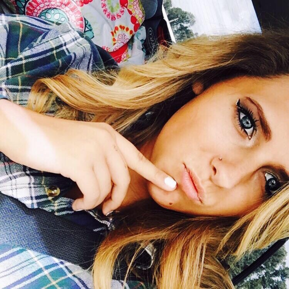 Meet your Posher, Ayla